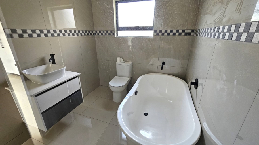 5 Bedroom Property for Sale in Melodie North West